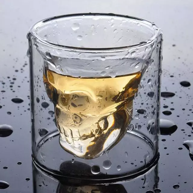 Jiateng double-wall insulated whiskey glass featuring a creative skull shape, filled with golden amber liquor.