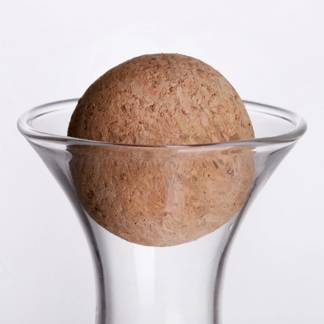 Jiateng wine decanter with natural cork stopper top, designed for easy pouring and keeping your wine fresh.