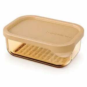 Rectangular single layer borosilicate glass food storage containers available in 560ml and 800ml sizes with beige PP lids and transparent glass bodies