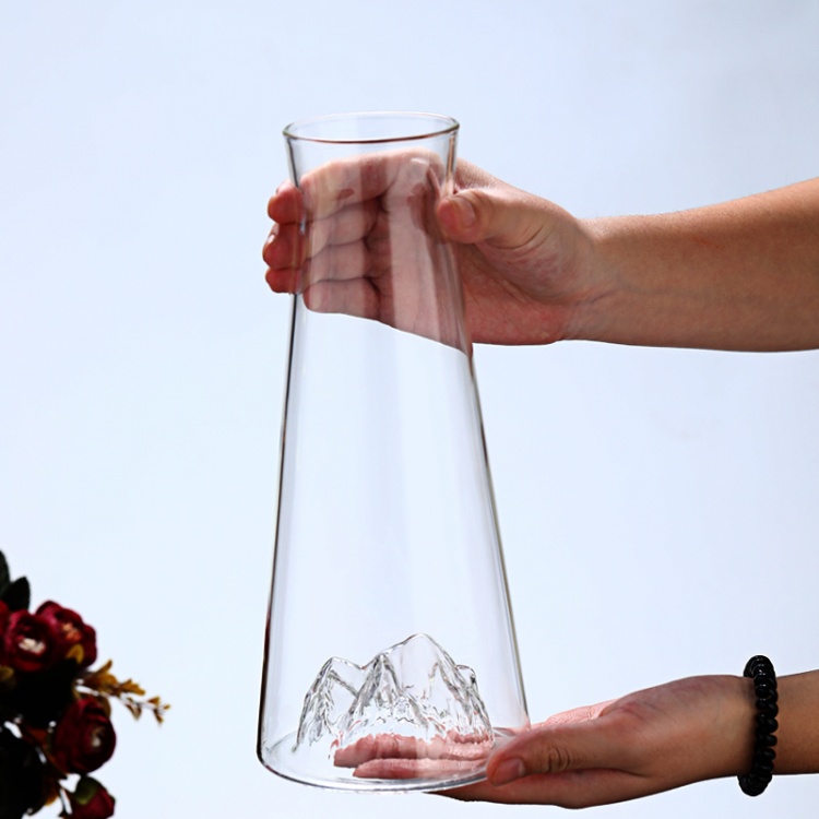 Stylish mountain-themed glass pitcher and tumbler set, clear and elegant, perfect for birthdays, housewarming, or holiday gifts
