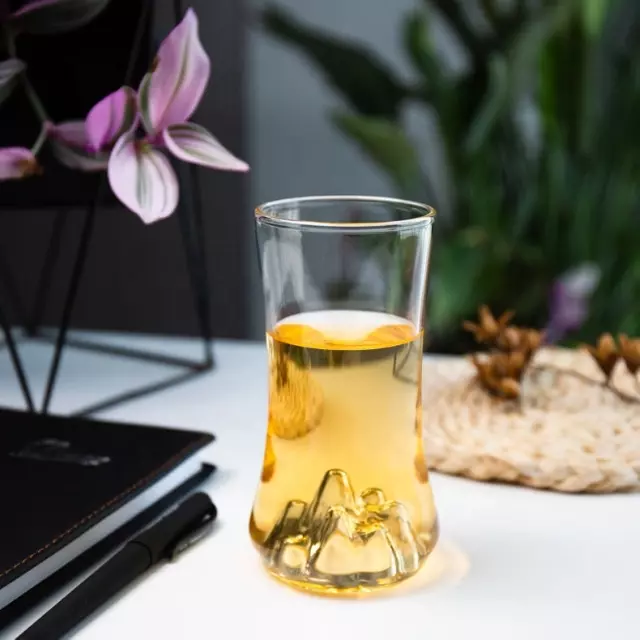 Clear heat-resistant glass tea cup with modern curved design for tea and coffee
