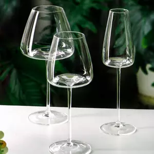 Jiateng hand-blown crystal wine glass with wide bowl design for enhanced aroma and flavor, perfect for red wine lovers.