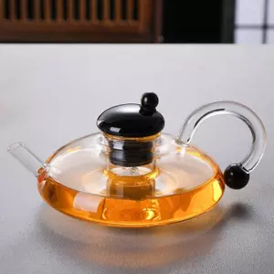 Modern flat borosilicate glass teapot with built-in glass infuser for loose leaf tea