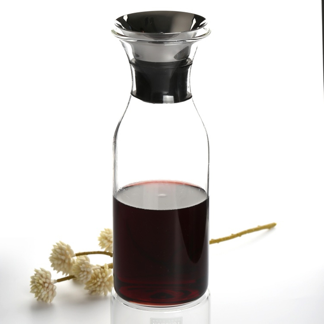 Jiateng clear glass pitcher with black lid, perfect for serving water, juice, or iced tea, stylish and functional for everyday use