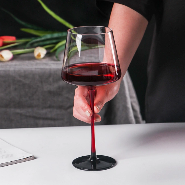 Jiateng wine glass black base detail, designed for stability and a sleek modern aesthetic on any tabletop.